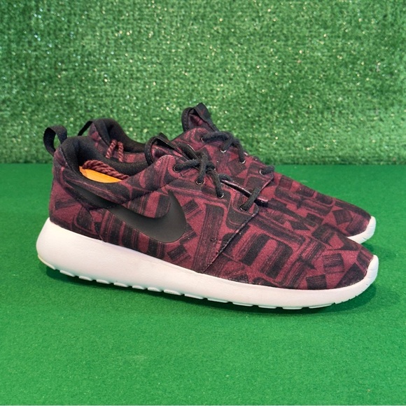 Nike Roshe One Print Night Maroon Black 844958-601 Women’s Size 8 - Picture 1 of 6